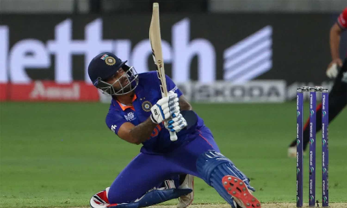 தெறிக்கவிட்ட சூரியகுமார் யாதவ்... ஹாங்காங் அணிக்கு 193 ரன்கள் இலக்கு நிர்ணயித்தது இந்தியா