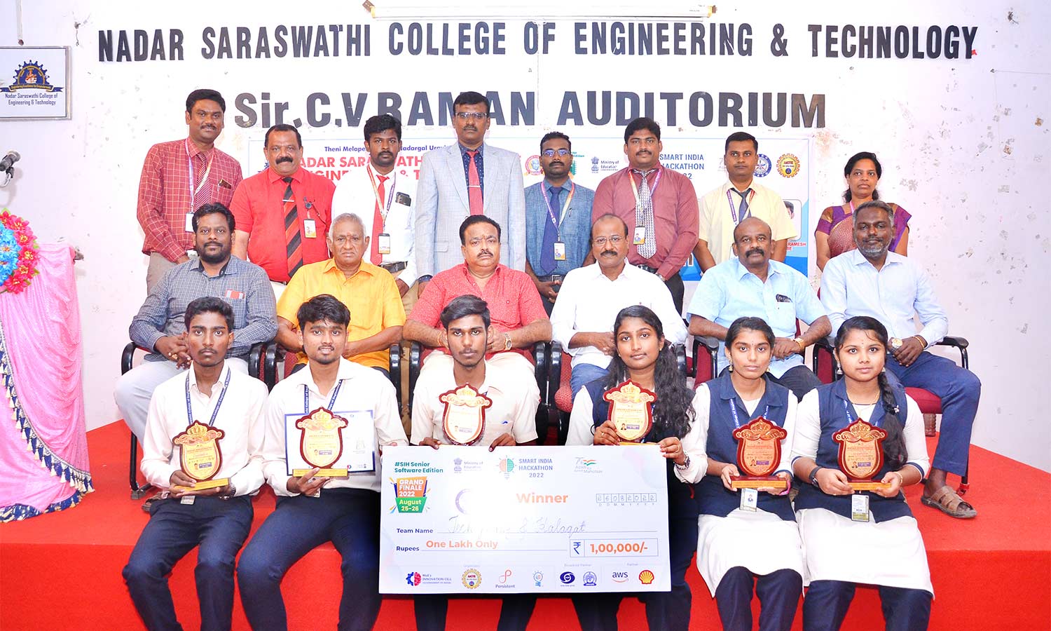 தேசிய அளவிலான ஹேக்கத்தான் போட்டி தேனி நாடார் சரஸ்வதி பொறியியல் கல்லூரி மாணவர்கள் சாதனை