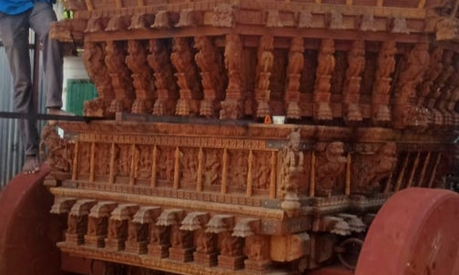 100 ஆண்டுகளுக்கு பிறகு தேரோட்டம்: சீனிவாச பெருமாள் கோவிலில் புதிய தேர் வெள்ளோட்டம் நடத்த கோரிக்கை 100 ஆண்டுகளுக்கு பிறகு தேரோட்டம்: சீனிவாச பெருமாள் கோவிலில் புதிய தேர் வெள்ளோட்டம் நடத்த கோரிக்கை