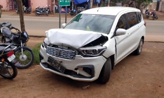 பாவூர்சத்திரத்தில் மத்திய இணை மந்திரி எல்.முருகனின் பின்னால் சென்ற கார்கள் அடுத்தடுத்து மோதியதால் பரபரப்பு