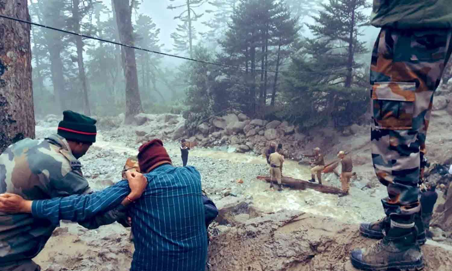 சிக்கிமில் பயங்கர நிலச்சரிவு- 74 சுற்றுலா பயணிகள் பத்திரமாக மீட்பு