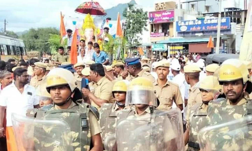 பெரியகுளத்தில் விநாயகர் சிலைகள் ஊர்வலமாக கொண்டு சென்று ஆற்றில் கரைப்பு