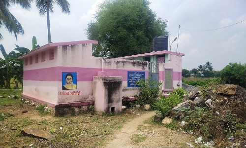 சின்ன சேலம் அருகே பூட்டியே கிடக்கும்  பெண்கள் கழிப்பறை