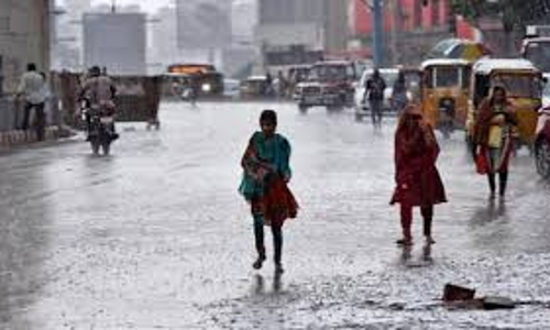 மக்களை மகிழ்விக்கும் சாரல் மழை