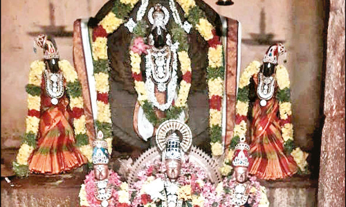 தஞ்சை ராஜகோபாலசாமி கோவிலில் சக்கரத்தாழ்வாருக்கு சித்திரை நட்சத்திர வழிபாடு