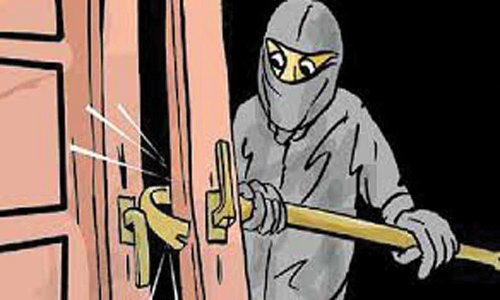 கடையை உடைத்து திருட்டு