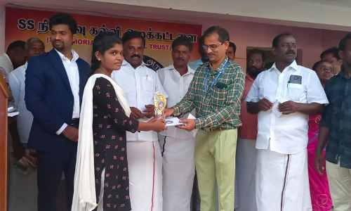 கந்தர்வகோட்டையில் சிறப்பிடம் பெற்ற மாணவர்களுக்கு கல்வி உதவிதொகை வழங்கும் விழா