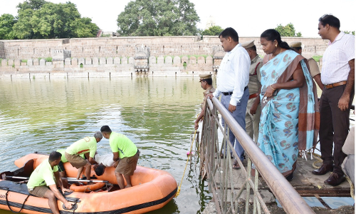 வேலூர் கோட்டை அகழியில் வெள்ள பாதிப்பு மீட்பு ஒத்திகை