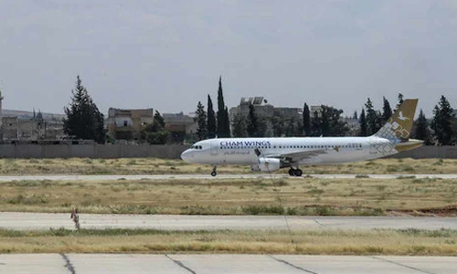 என்ஜின் கோளாறால் தரையிறங்கிய கிளைடர் விமானம் விபத்து- விமானி படுகாயம்