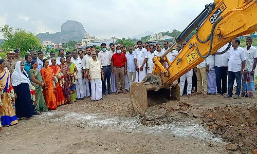 செஞ்சி ஏரிக்கரையில் ரூ.1.93 கோடி செலவில் பூங்கா அமைக்கும் பணியினை அமைச்சர் செஞ்சி மஸ்தான் தொடங்கி வைத்தார்