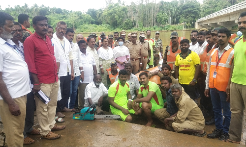 மேட்டுப்பாளையம் வனபத்திரகாளியம்மன் கோவில் பக்தர்களுக்கு விழிப்புணர்வு