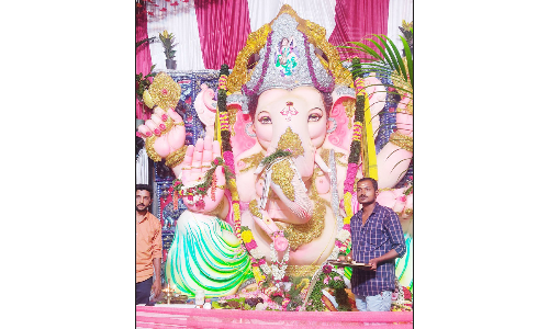 கண்களை திறந்து மூடி, காதுகளை அசைத்து   பொதுமக்களை வியக்கவைக்கும் வித்தியாசமான விநாயகர் சிலை   ஓசூரில் ஆர்வத்துடன் பார்வையிடும் பொதுமக்கள்