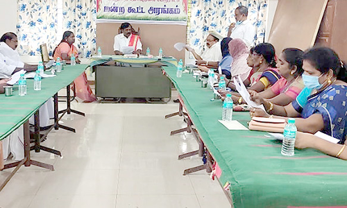 ஆடுதுறை பகுதியில்  ரூ.35 லட்சம் மதிப்பில் தார்சாலைகள், வடிகால் சீரமைப்பு பணிகள்