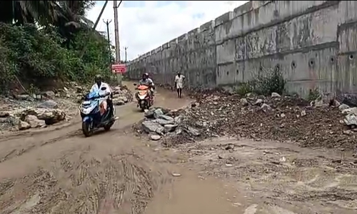 கோவையில் சேறும், சகதியுமாக காட்சியளிக்கும்  சுந்தராபுரம்-மதுக்கரை சாலை