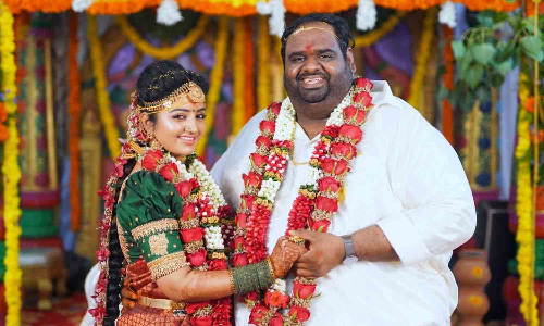 பிரபல நடிகையை திருமணம் செய்துகொண்ட தயாரிப்பாளர் ரவீந்தர்- குவியும் பாராட்டுகள்