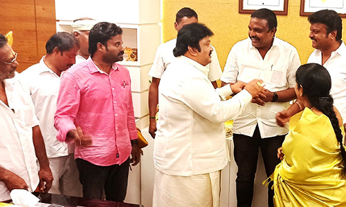 சிறந்த பணிக்காக தஞ்சை மாநகராட்சி மேயர்- ஆணையரை பாராட்டிய நடிகர் பிரபு