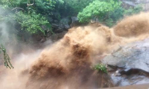 முட்டல் நீர்வீழ்ச்சியில் காட்டாற்று வெள்ளம்