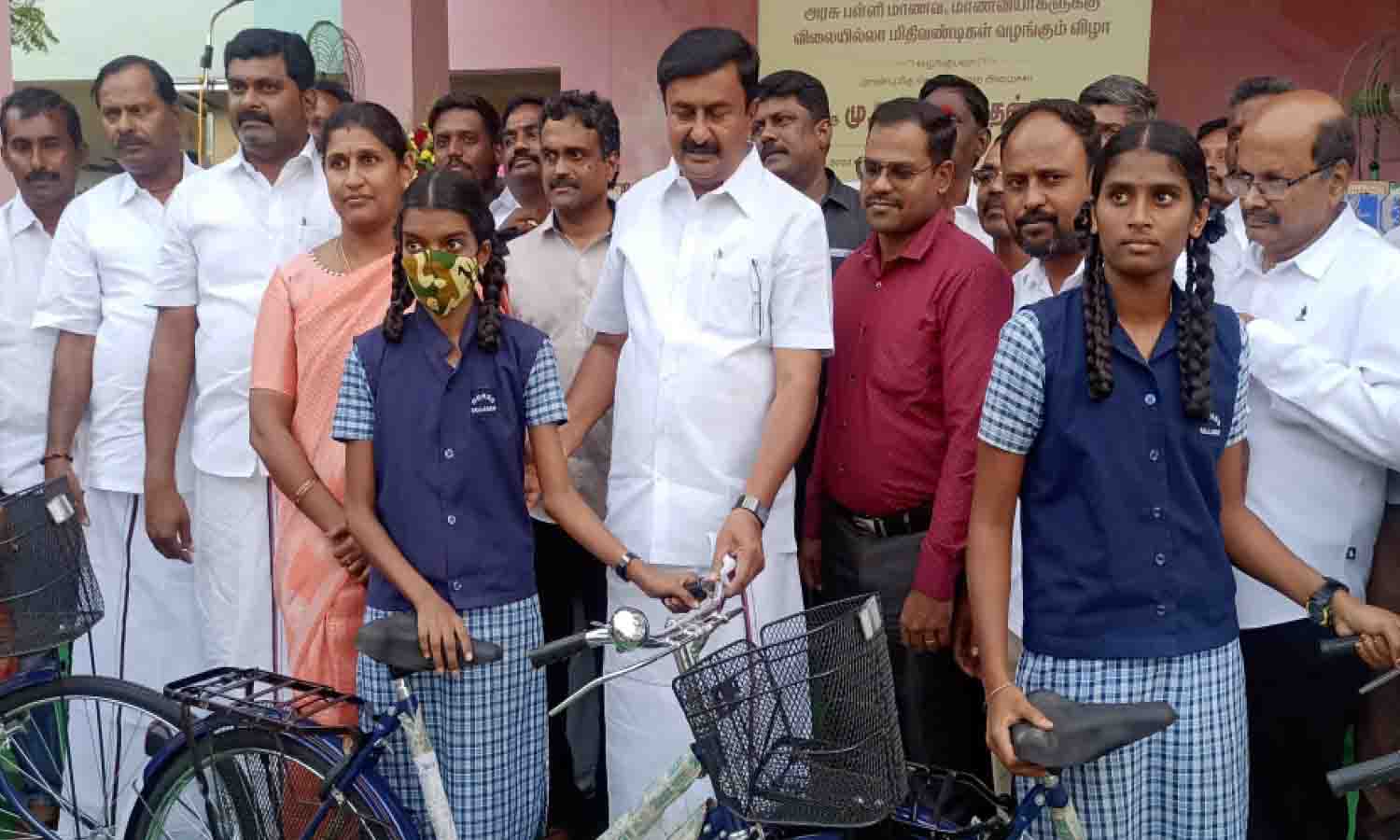 பல்லடம் அரசு பள்ளி மாணவிகளுக்கு விலையில்லா சைக்கிள் அமைச்சர் மு.பெ.சாமிநாதன் வழங்கினார் பல்லடம் அரசு பள்ளி மாணவிகளுக்கு விலையில்லா சைக்கிள் அமைச்சர் மு.பெ.சாமிநாதன் வழங்கினார்