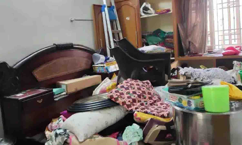 முத்தூரில் பர்னிச்சர் கடை உரிமையாளர் வீட்டில் கொள்ளை