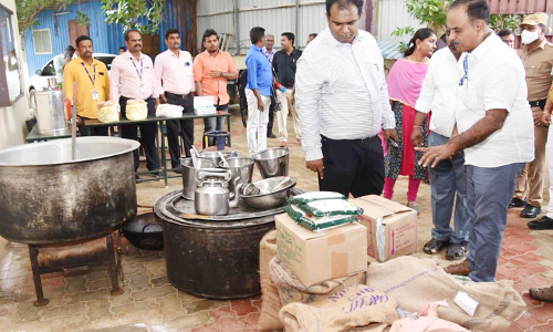வைகை ஆற்றங்கரை ஓரத்தில் வசிப்பவர்களுக்கான நிவாரண முகாம்