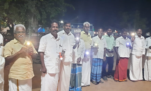 விவசாயிகள் சங்கத்தினர் நூதன போராட்டம்