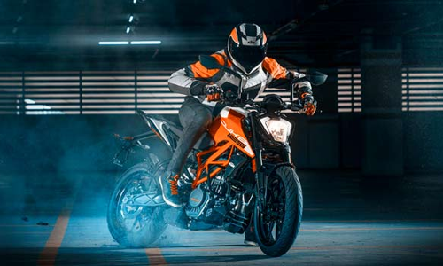 டியூக் சீரிசை ஒட்டுமொத்தமாக அப்டேட் செய்த கேடிஎம் - விலை எவ்வளவு தெரியுமா?