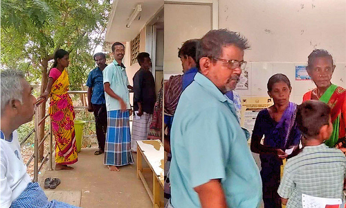 ராதாபுரம் தலைமை அரசு மருத்துவமனையில்  மருத்துவர்கள் இல்லாததால்  நோயாளிகள் அவதி