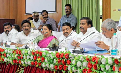 நெல்லை, தென்காசி, தூத்துக்குடி 3 மாவட்ட வளர்ச்சி பணிகள் குறித்து அதிகாரிகளுடன் ஆலோசனை கூட்டம்- அமைச்சர் கே.என்.நேரு பங்கேற்பு