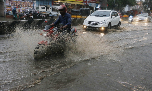 தொடர் மழையால் வெள்ளத்தில் மிதக்கும் கோவை