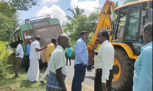 பொன்னமராவதி அருகே விபத்தில் சிக்கிய அரசு பஸ்