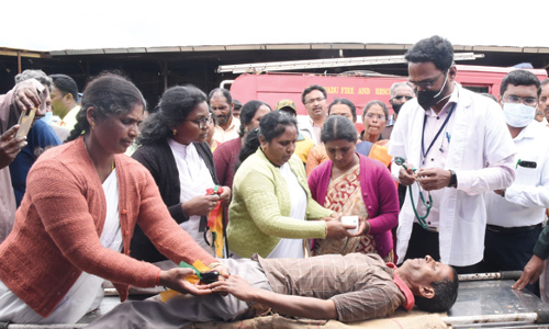 நீலகிரி மாவட்டத்தில் அவசர பாதுகாப்பு நடவடிக்கை குறித்து பொதுமக்களுக்கு விழிப்புணர்வு-கலெக்டர் அம்ரித் பேட்டி