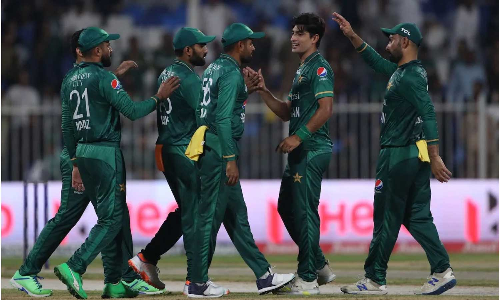 ஆசிய கோப்பை - ஹாங்காங்கை 38 ரன்களில் சுருட்டி சூப்பர் 4 சுற்றுக்குள் நுழைந்தது பாகிஸ்தான்