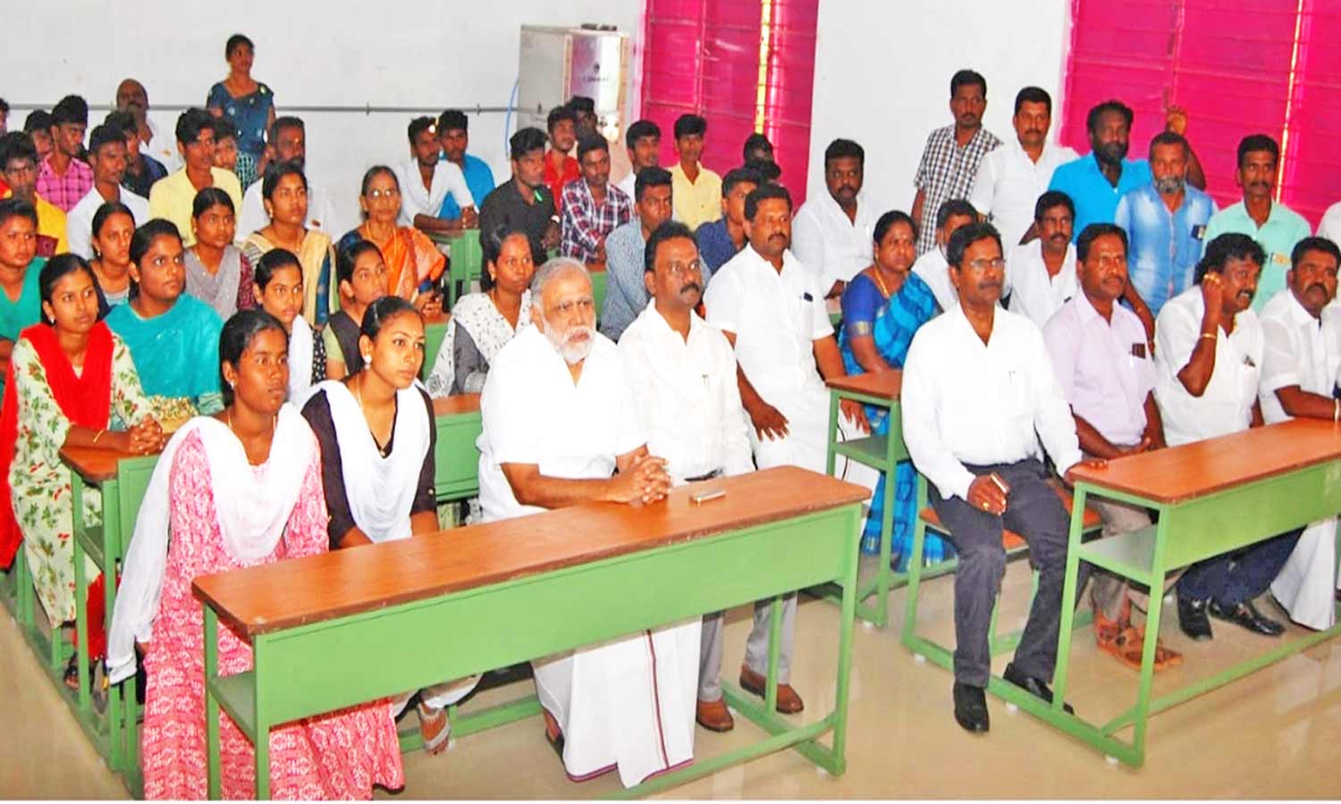 தமிழகத்திலேயே சிறந்த கல்லூரியாக ஆத்தூர் கல்லூரி செயல்படும் அமைச்சர் இ.பெரியசாமி பேச்சு தமிழகத்திலேயே சிறந்த கல்லூரியாக ஆத்தூர் கல்லூரி செயல்படும் அமைச்சர் இ.பெரியசாமி பேச்சு