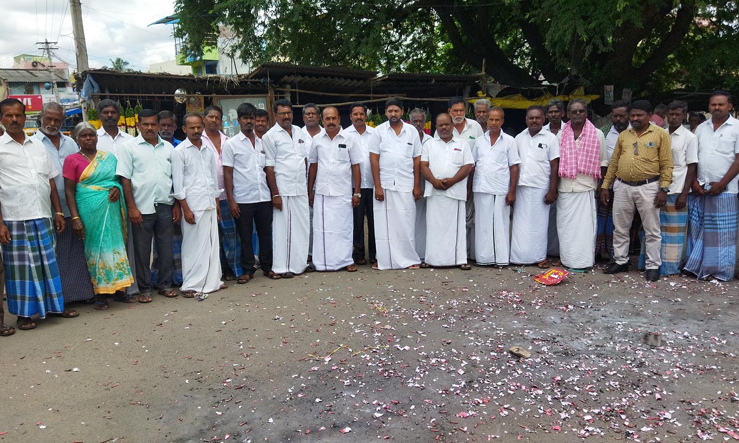 கடத்தூரில் அ.தி.மு.க.வினர் பட்டாசு வெடித்து கொண்டாட்டம்