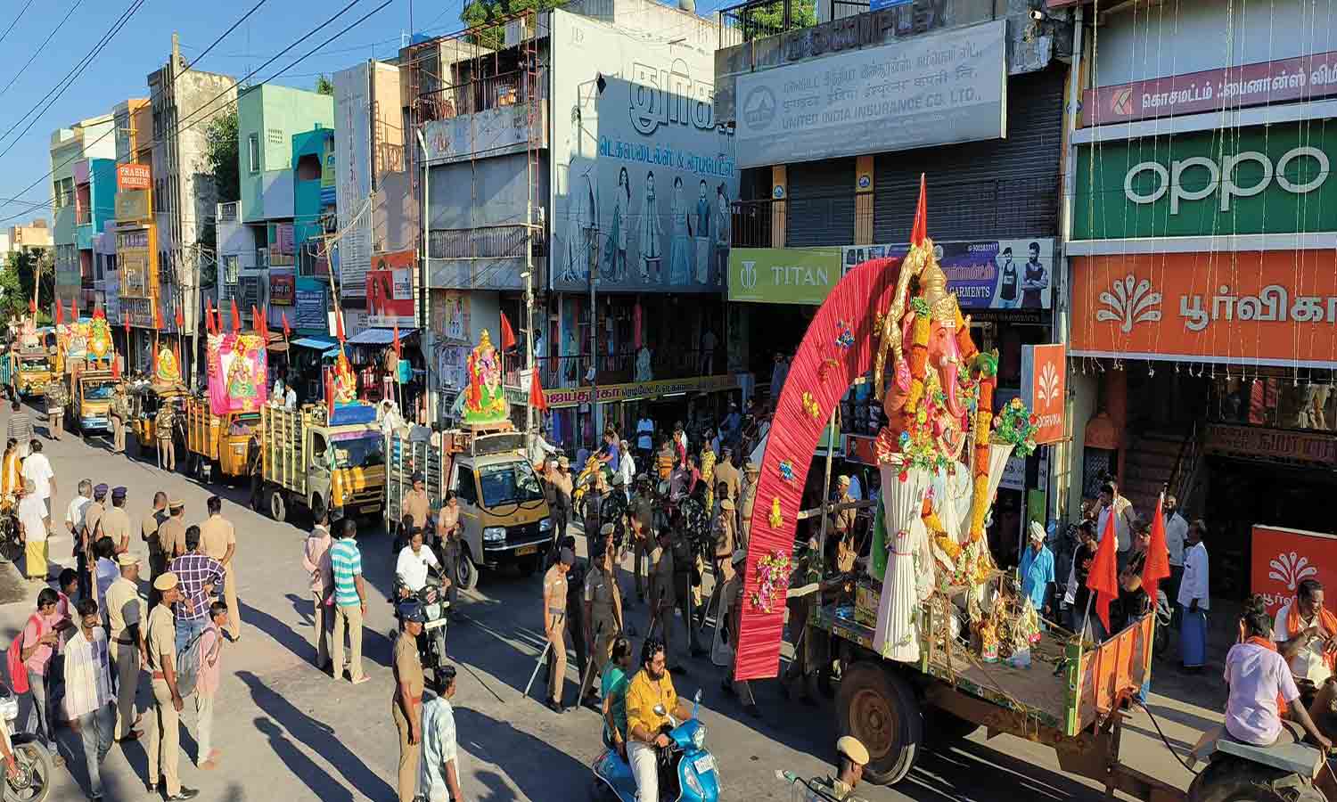 வாலாஜாவில் விநாயகர் சிலை ஊர்வலம்