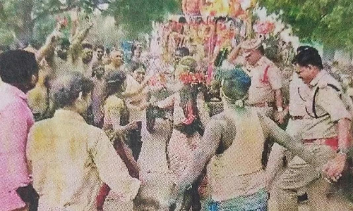 விநாயகர் சிலை ஊர்வலத்தில் நடனமாடிய எஸ்.பி.