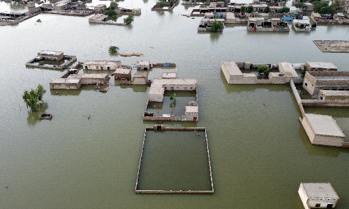 பாகிஸ்தானில் 3-ல் 1 பங்கு பகுதிகள் வெள்ளத்தில் மிதக்கிறது- பலி எண்ணிக்கை 1,208 ஆக உயர்வு