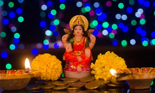 நாளை மகாலட்சுமிக்கு விரதம் வழிபட உகந்த நாள்