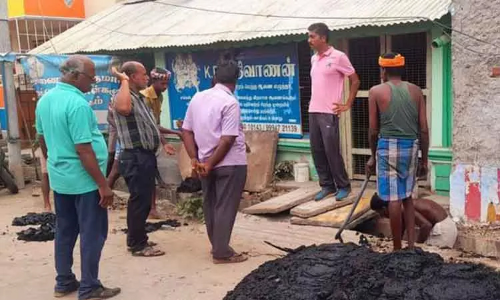 கழிவுநீர் வாய்க்கால்களில் தூர்வாரும் பணிகள்