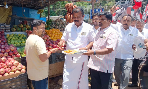 ஓசூரில் அ.தி.மு.க.வினர் பட்டாசு வெடித்து கொண்டாட்டம்