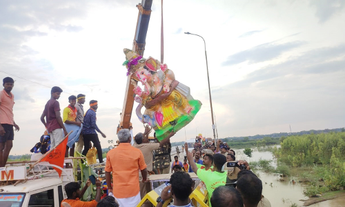 300 விநாயகர் சிலைகள் கொள்ளிடம் ஆற்றில் கரைப்பு