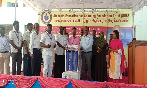 ஆதிதிராவிட பள்ளி மாணவிகளுக்கு நலத்திட்ட உதவிகள்