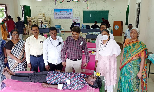 ஸ்ரீரங்கம் அரசு கலை கல்லூரியில் ரத்த தான முகாம்