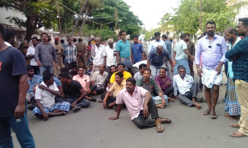 படிப்பில் ஏற்பட்ட போட்டியால் மாணவனுக்கு குளிர்பானத்தில் விஷம் கலந்து கொடுத்து கொன்ற சக மாணவியின் தாய் கைது