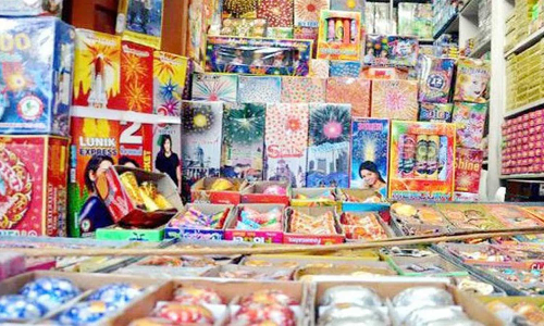 தேனி மாவட்டத்தில் பட்டாசு கடை வைக்க உரிமம் அவசியம்