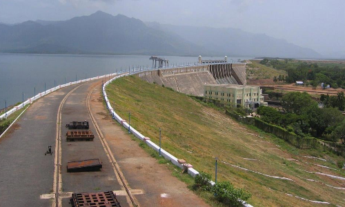 தொடர்ந்து ஒரு மாதமாக  102 அடியில் நீடிக்கும் பவானிசாகர் அணை