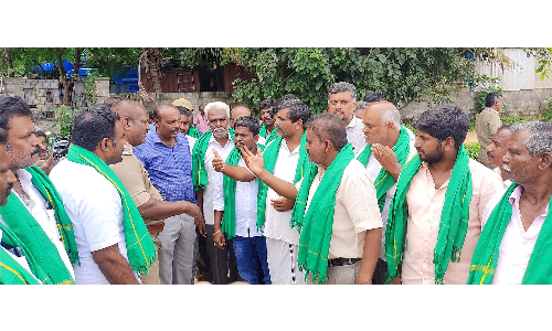 ஓசூர் அருகே  காய்கறி மார்க்கெட் அமைக்கவுள்ள புதிய இடத்திற்கு அதிகாரிகள் முட்டுக்கட்டை?  -வியாபாரிகள் புகார்