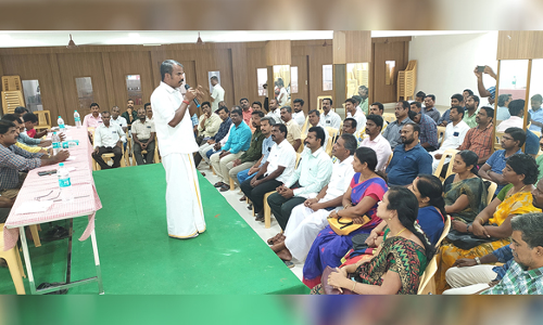 ஆசிரியா்களுக்கு பணிப் பாதுகாப்பு வழங்க கோரிக்கை