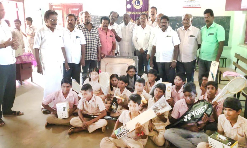 சி.எஸ்.ஐ. பள்ளிக்கு விளையாட்டு உபகரணங்கள் வழங்கல்