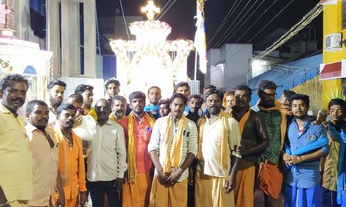 வேளாங்கண்ணி மாதா பேராலய திருவிழாவையொட்டி  வேளாங்கண்ணிக்கு தேர்பவனியுடன்  பாதயாத்திரை